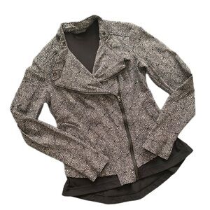 Lululemon Bust A Move Jacket
Plush Petal Black Ghost